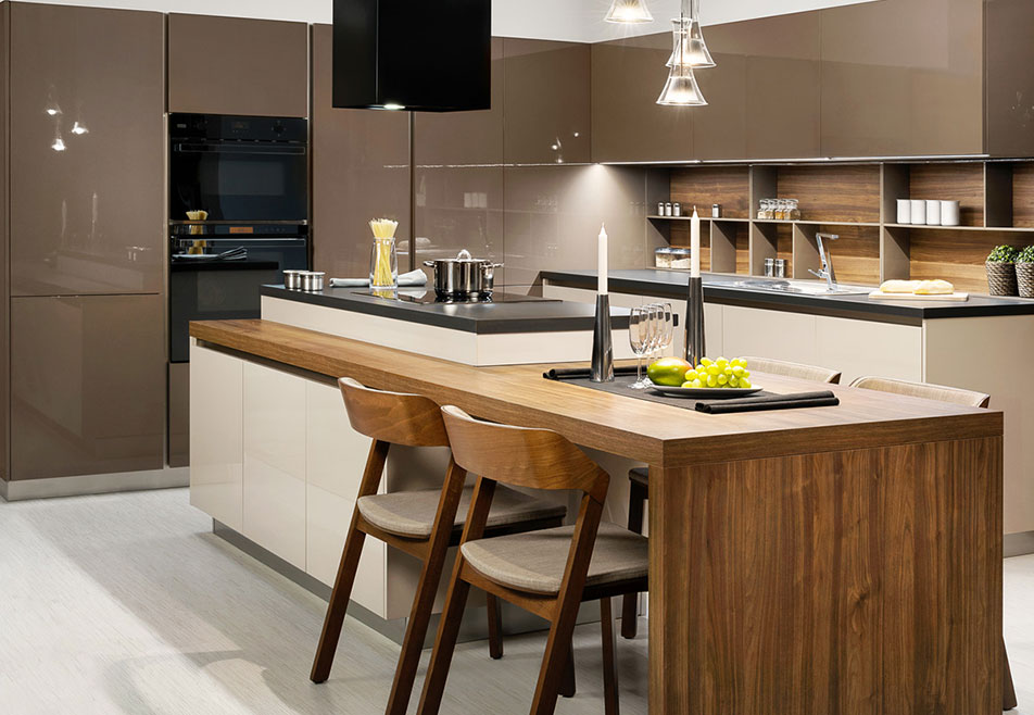 Handleless Kitchen in Brown