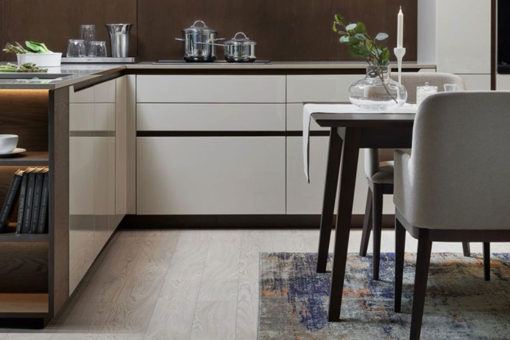 White handleless kitchen doors and drawers