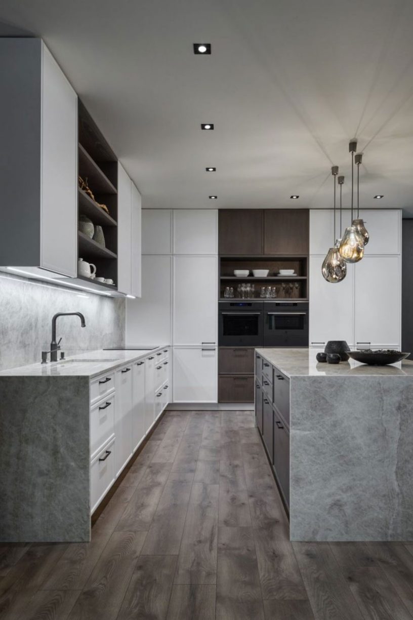 Traditional kitchen island